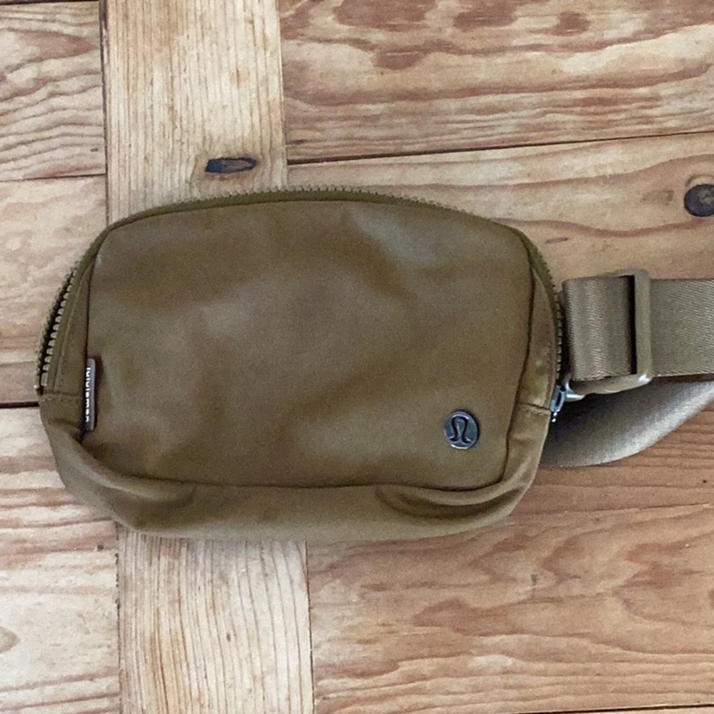 lululemon athletica Fawn Brown Belt Bag with Smooth Material and Zipper Closure